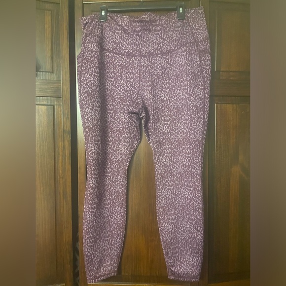 Athletic Leggings - Picture 1 of 2